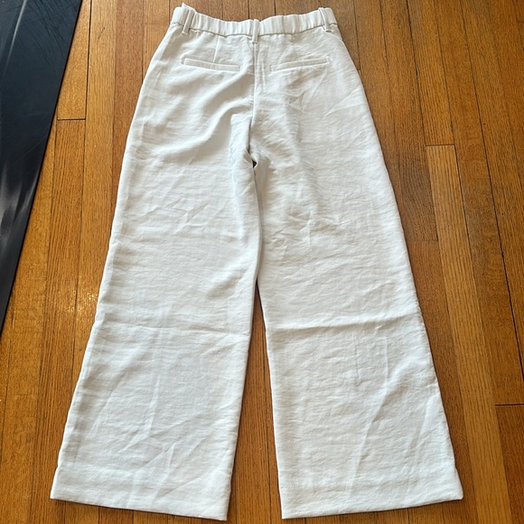 Abercrombie & Fitch Harper crepe wide leg tailored pants in white cream - Picture 4 of 4